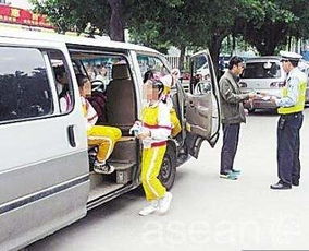 黑校车严重超载27人，包头两男子非法营运获重刑