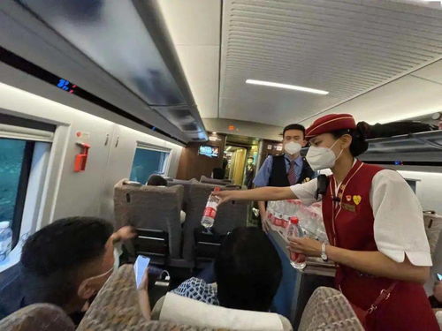 北京局集团公司全力做好受暴雨影响站车滞留旅客服务工作